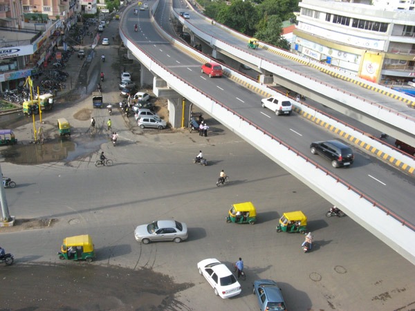 http://www.walkthroughindia.com/wp-content/uploads/2010/11/Memnagar-Flyover-Ahemdabad.jpg