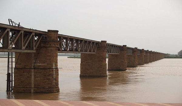 Old-Godavari-Rail-Bridge
