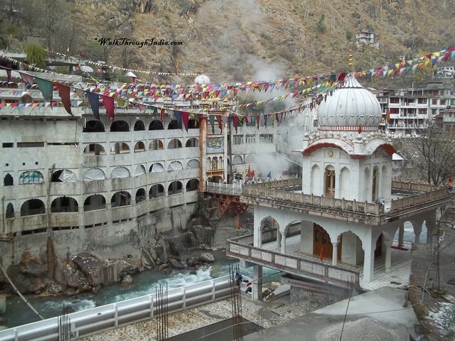Hot-Water-Springs-Manikaran