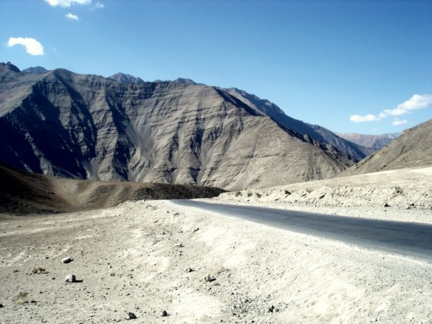 Magnet-Hill-Ladakh