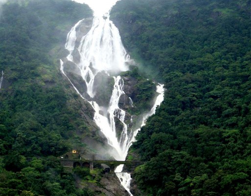 dudhsagar-waterfalls