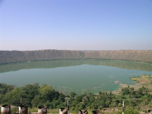 lonar-lake