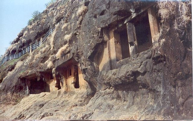 pandavleni-caves