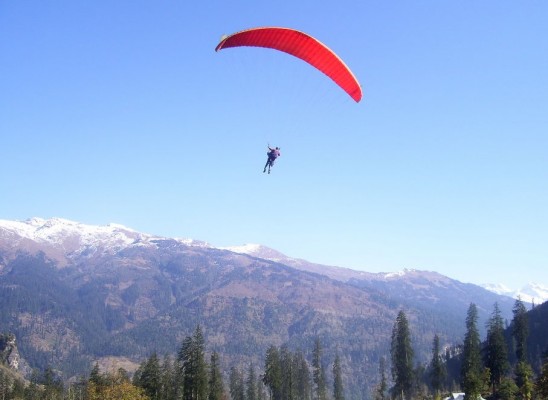 paragliding-at-solang-valley